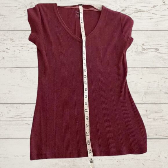 No Boundaries Maroon Top,  V-Neck Tight Knit Women's Pullover Short Sleeved Sz L - Picture 6 of 7